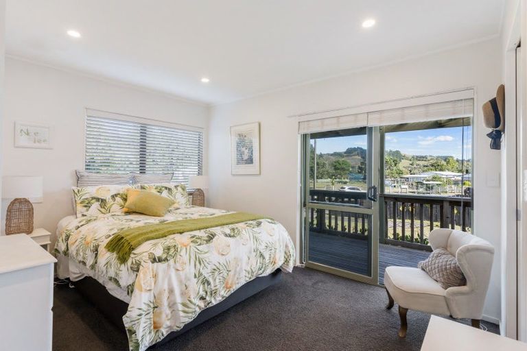Photo of property in 135 Mayfair Avenue, Whangamata, 3620