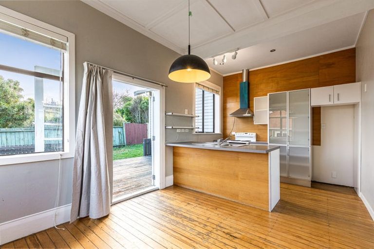 Photo of property in 19 Old Lake Road, Narrow Neck, Auckland, 0624