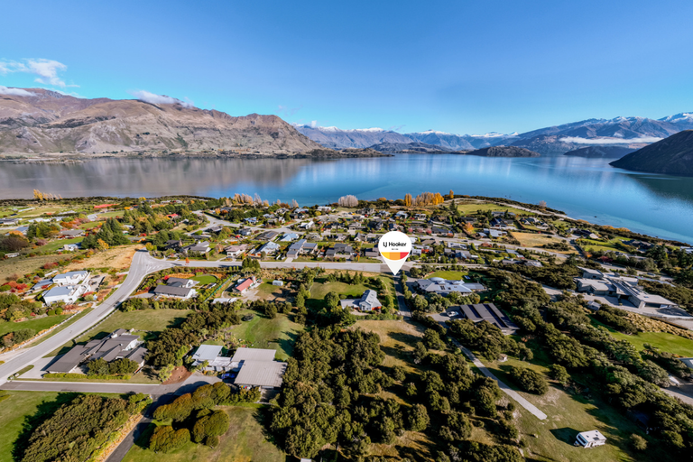 Photo of property in 16 Briar Bank Drive, Wanaka, 9305