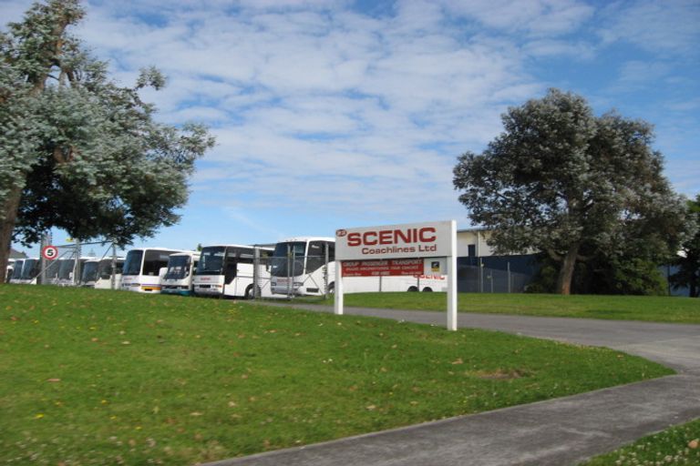 Photo of property in 6 Kiwi Esplanade, Mangere Bridge, Auckland, 2022