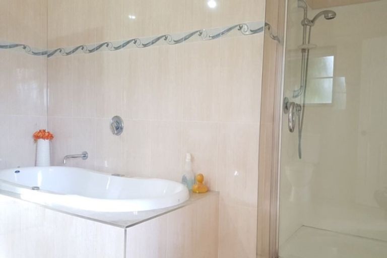 Photo of property in 2/40 Hillcrest Avenue, Hillcrest, Auckland, 0627