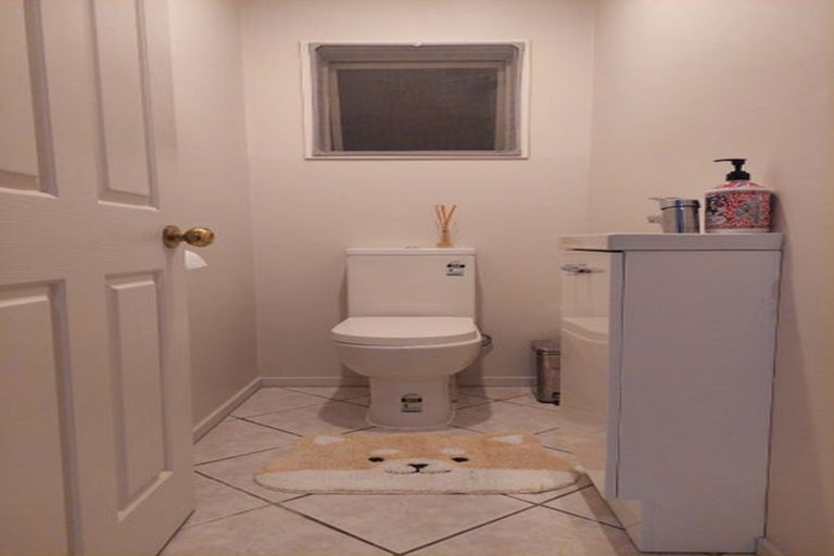 Photo of property in 21 Suncrest Drive, West Harbour, Auckland, 0618