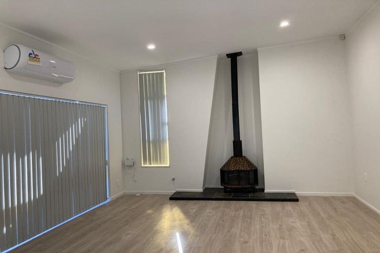 Photo of property in 10 Gulliver Place, Conifer Grove, Takanini, 2112