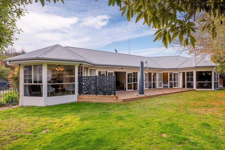 Photo of property in 22 Millcroft Place, Parklands, Christchurch, 8083