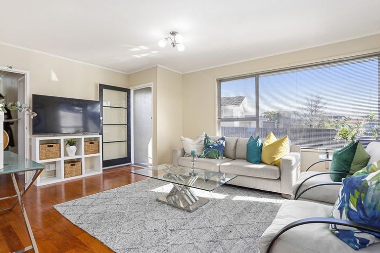 Photo of property in 16 Kea Place, Mangere Bridge, Auckland, 2022