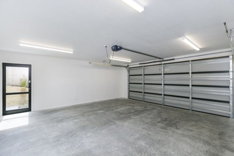 Photo of property in 5 Heaphy Court, Aotea, Porirua, 5024