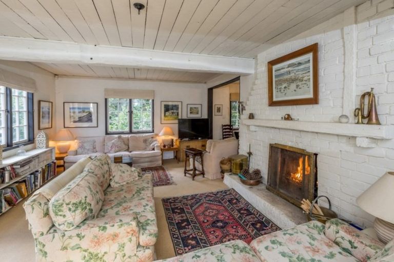 Photo of property in 1 Kohutuhutu Road, Raumati Beach, Paraparaumu, 5032