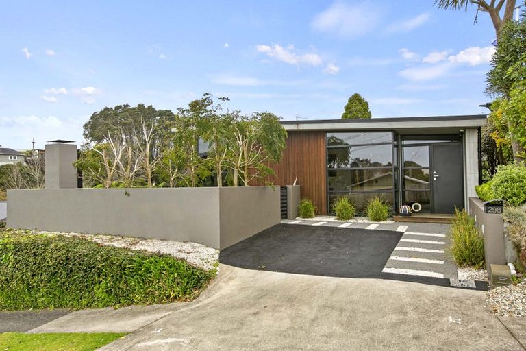 Photo of property in 298 Courtenay Street, Strandon, New Plymouth, 4312