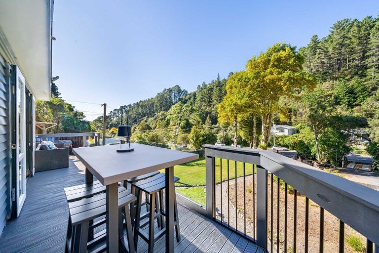 Photo of property in 114 Pinehaven Road, Pinehaven, Upper Hutt, 5019