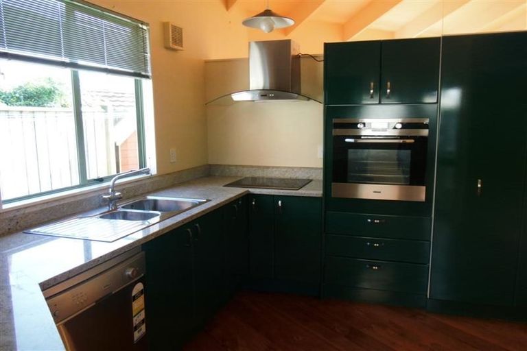 Photo of property in 2/3 Wai-iti Crescent, Woburn, Lower Hutt, 5010