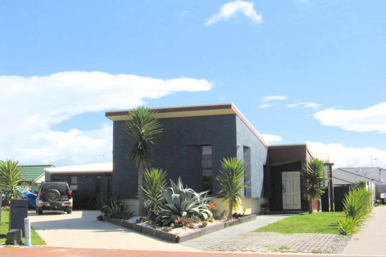 Photo of property in 30 Araroa Place, Papamoa Beach, Papamoa, 3118