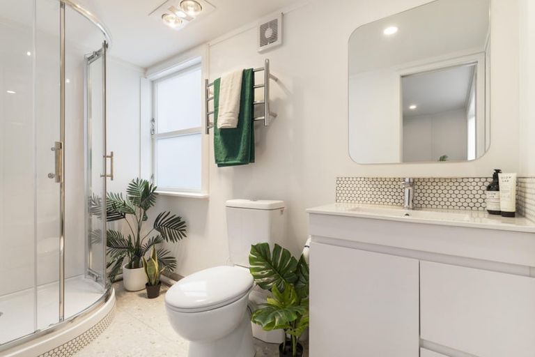 Photo of property in 29 Aplin Place, Birkdale, Auckland, 0626