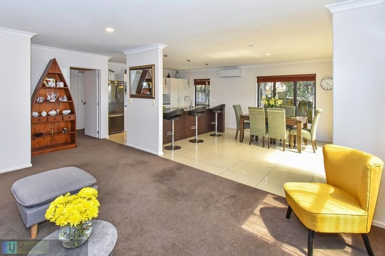 Photo of property in 318 Hill Road, The Gardens, Auckland, 2105