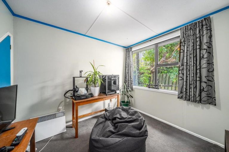 Photo of property in 16 Carluke Street, Paparangi, Wellington, 6037