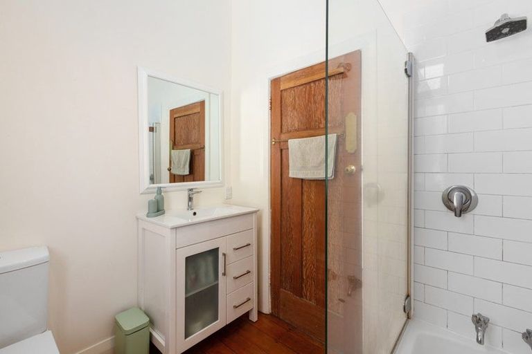 Photo of property in 81 Eden Street, Island Bay, Wellington, 6023