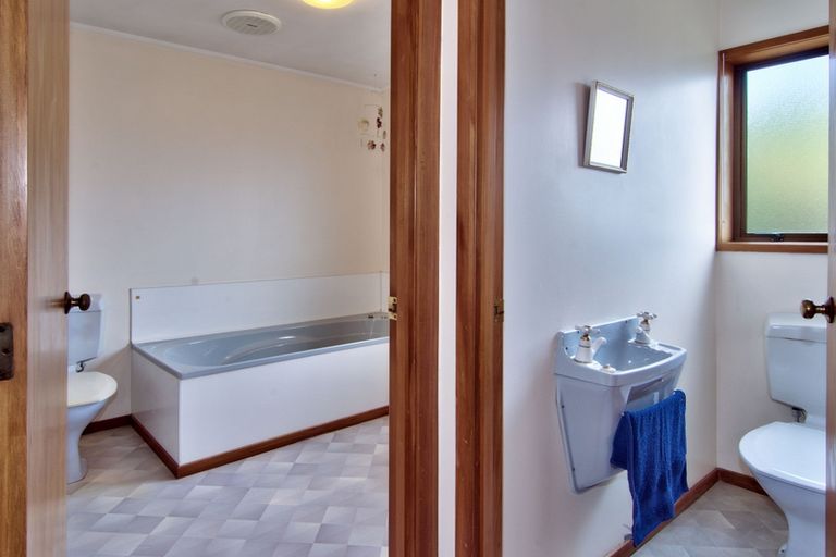 Photo of property in 2/12 Arahoe Road, New Lynn, Auckland, 0600