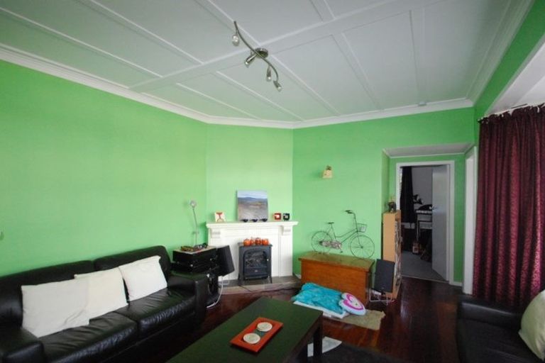 Photo of property in 52 Tio Tio Road, Miramar, Wellington, 6022