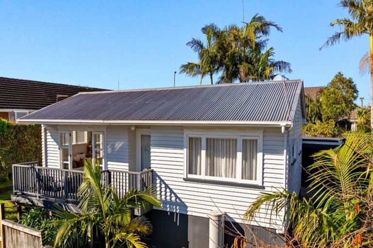 Photo of property in 1/15 Stanley Avenue, Milford, Auckland, 0620