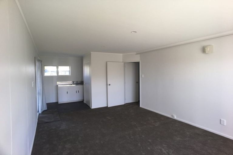 Photo of property in 3/270 Wairau Road, Glenfield, Auckland, 0627