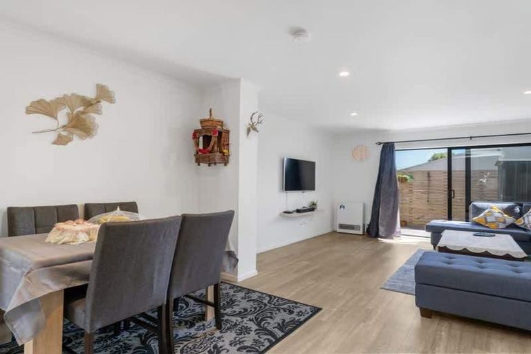 Photo of property in 19/9 Surrey Street, Tawa, Wellington, 5028