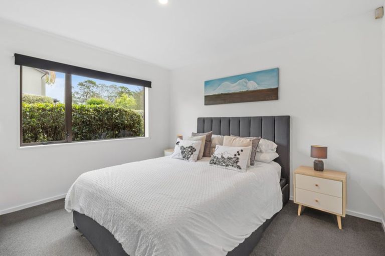 Photo of property in 16 Monkton Close, Greenhithe, Auckland, 0632