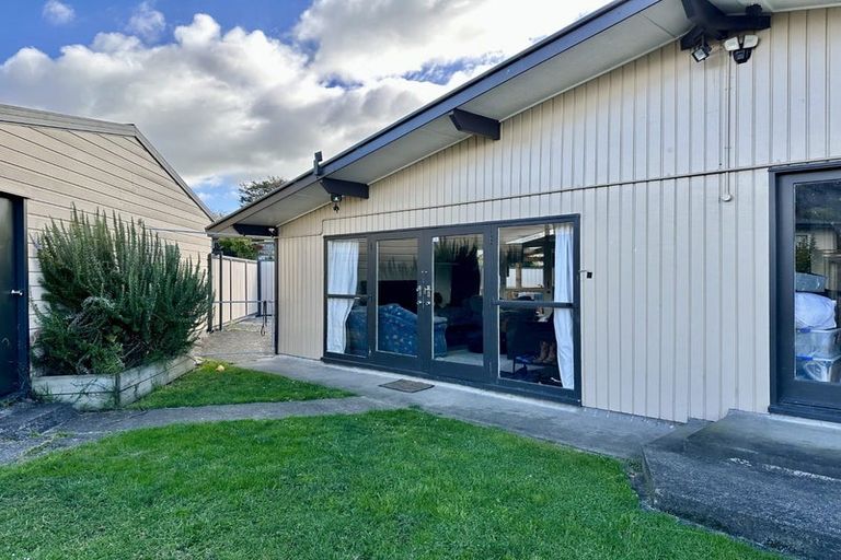 Photo of property in 2 Newcastle Street, Hokowhitu, Palmerston North, 4410
