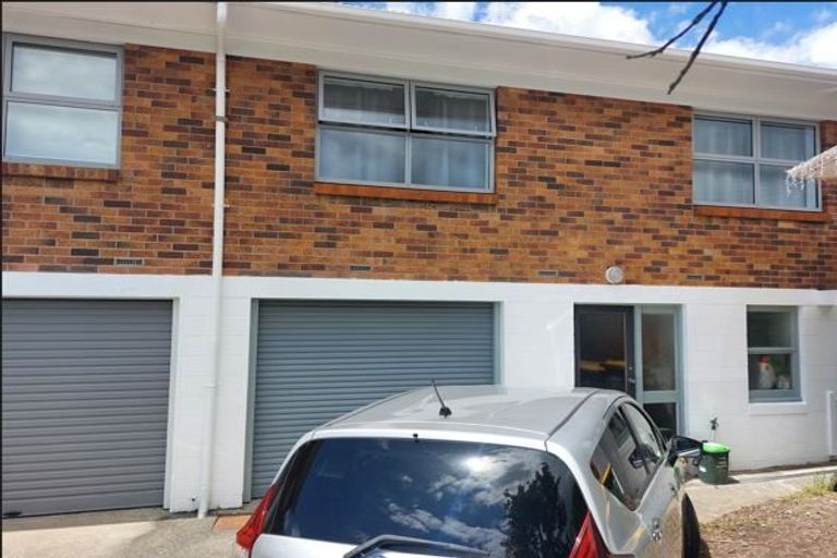 Photo of property in 4/162 Onewa Road, Northcote, Auckland, 0627