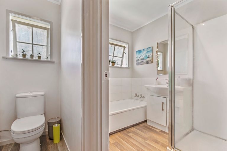 Photo of property in 10 Rako Place, Manurewa, Auckland, 2102