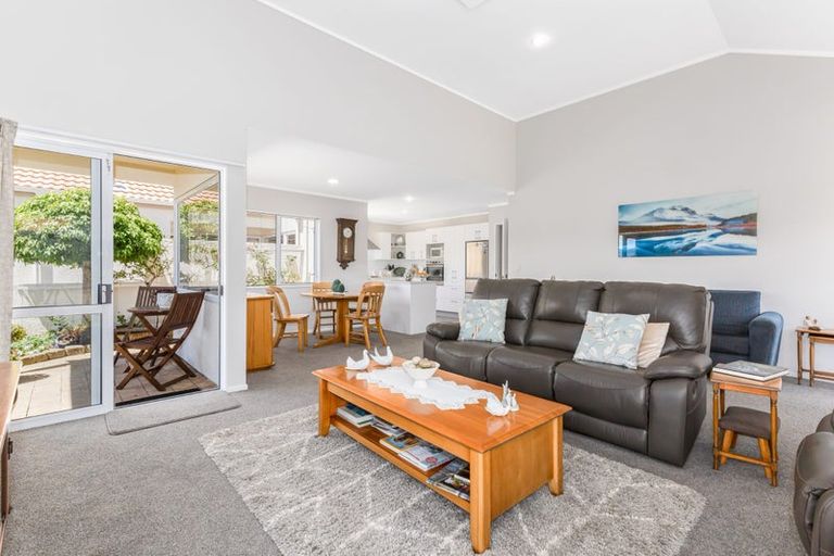 Photo of property in 3 Lakeside Villas, Whitby, Porirua, 5024