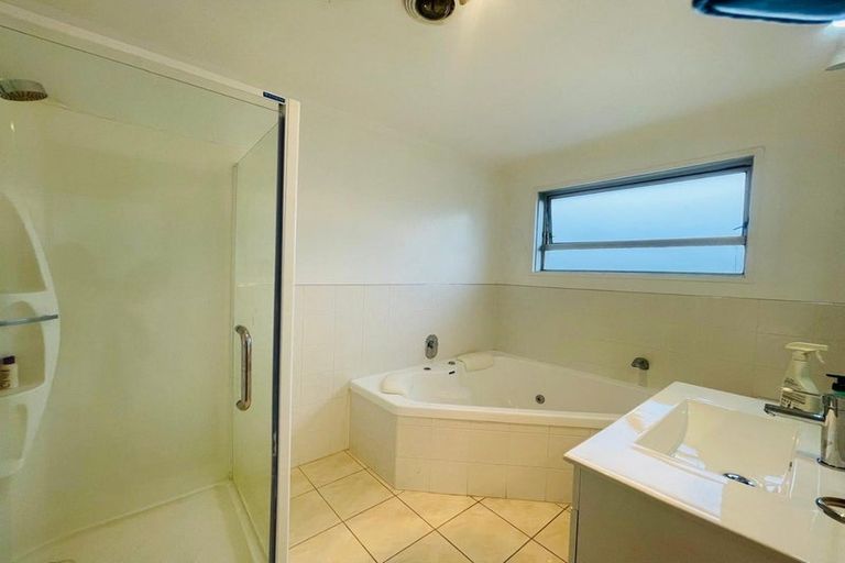 Photo of property in 20a Boundary Road, Blockhouse Bay, Auckland, 0600