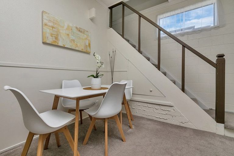 Photo of property in 2/41 Edgeworth Road, Glenfield, Auckland, 0629