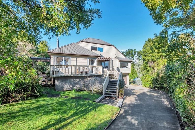 Photo of property in 215 Kaipara Road, Papakura, 2582