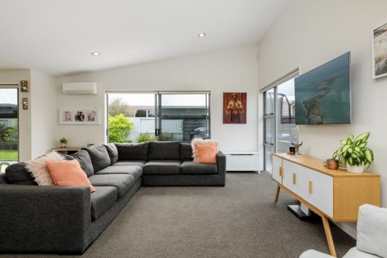 Photo of property in 23 Butterworth Crescent, Papamoa Beach, Papamoa, 3118