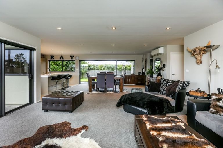 Photo of property in 111 Wairau Road, Oakura, 4314