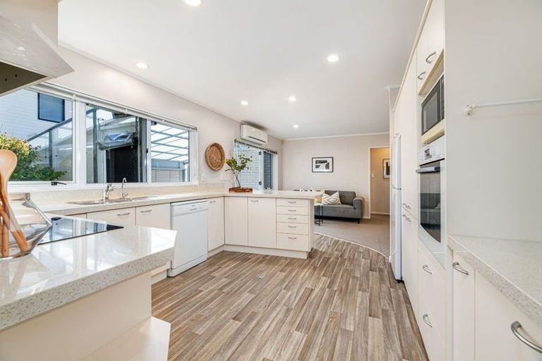 Photo of property in 42 Sunhill Road, Sunnyvale, Auckland, 0612