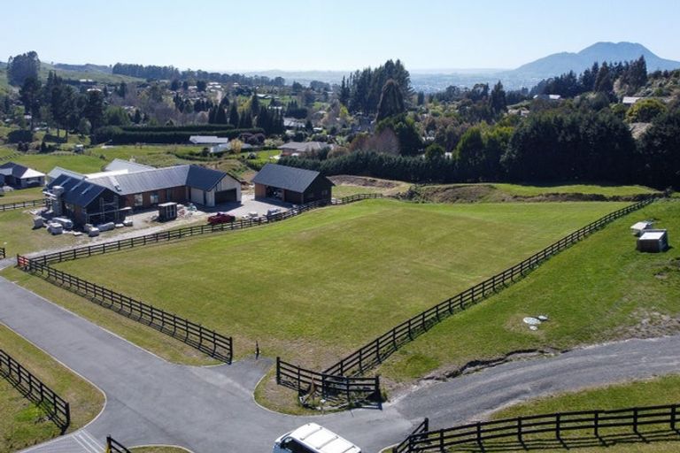 Photo of property in 17 Lochinvar Lane, Acacia Bay, 3385