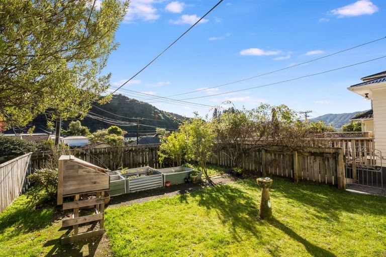 Photo of property in 27 Gardiner Grove, Wainuiomata, Lower Hutt, 5014