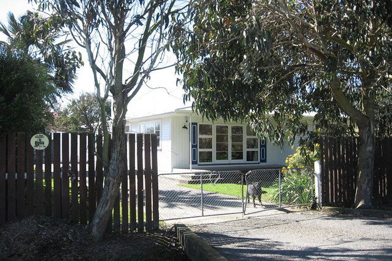 Photo of property in 15 Shirriffs Road, Awapuni, Palmerston North, 4412