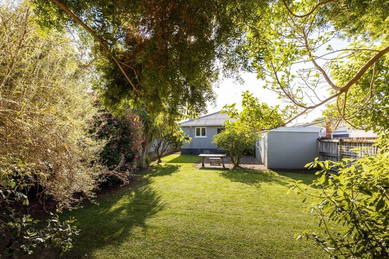 Photo of property in 47 Whiteley Street, Moturoa, New Plymouth, 4310