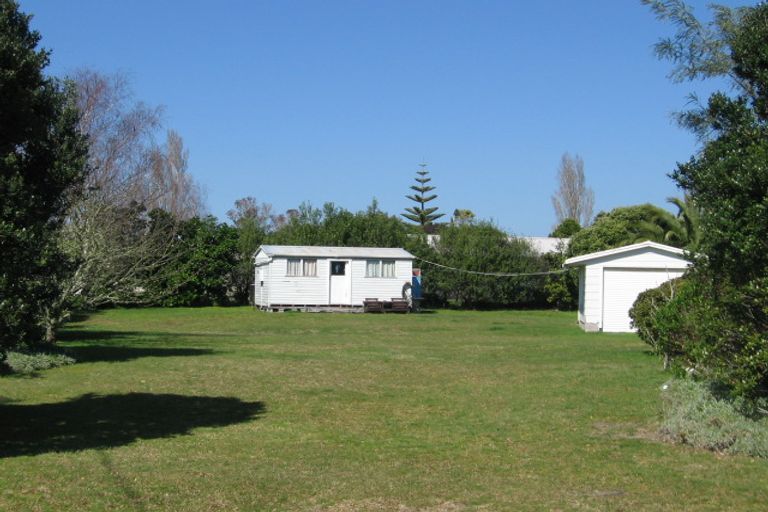 Photo of property in 14 Hardy Place, Cooks Beach, Whitianga, 3591