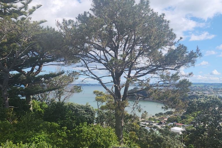 Photo of property in 23 Roberts Road, Matakatia, Whangaparaoa, 0930