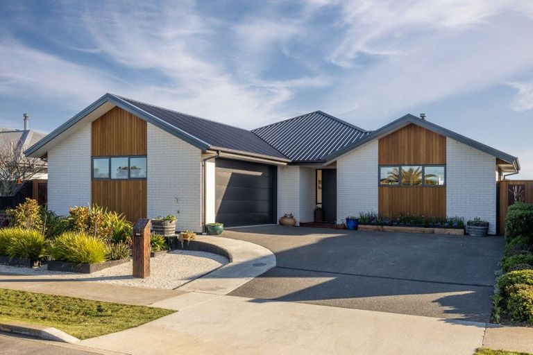 Photo of property in 33 Pegasus Main Street, Pegasus, 7612