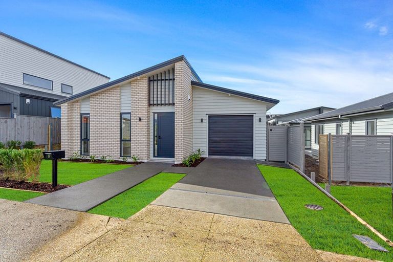 Photo of property in 30 Port Way, Rosehill, Papakura, 2113