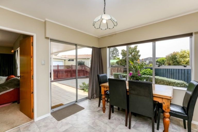 Photo of property in 18b John Guthrie Place, Merrilands, New Plymouth, 4312