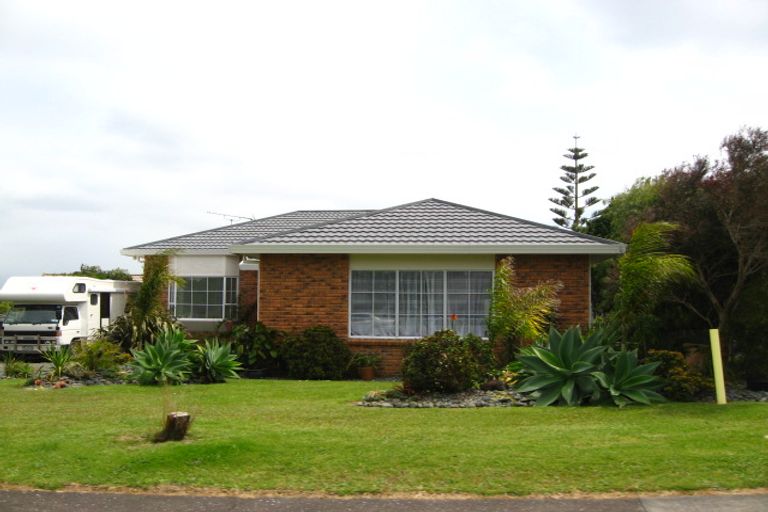 Photo of property in 80 Pacific Parade, Army Bay, Whangaparaoa, 0930