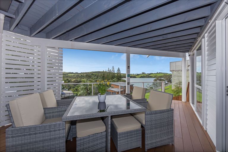 Photo of property in 90 Shakespear Road, Army Bay, Whangaparaoa, 0930