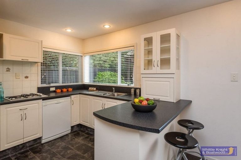 Photo of property in 27 Highfield Place, Avonhead, Christchurch, 8042