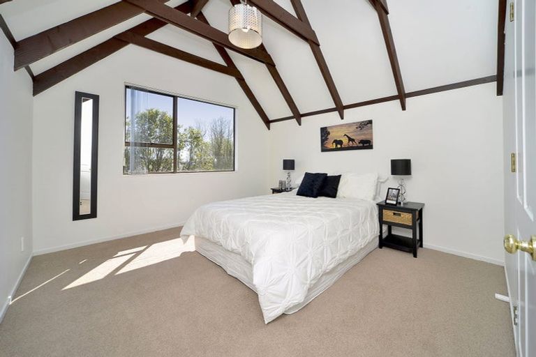 Photo of property in 32 Hollyford Drive, Clover Park, Auckland, 2105