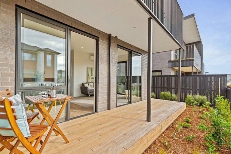 Photo of property in 2/38 Jane Maree Road, Kumeu, 0810