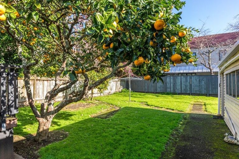 Photo of property in 1 Momona Road, Greenlane, Auckland, 1051